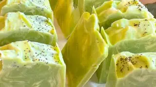 ✂️Cortito: Haciendo el Jabón “GREEN AURA” Proceso Frío de Hierbabuena y Eucalipto 🌿