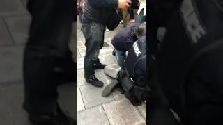現行犯逮捕　京都四条通