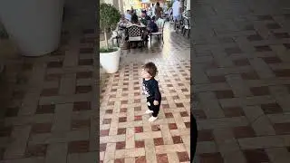 Baby Interrupts Singer at Luxury Dubai Brunch! Wait for High Five❤️ #babydancingshort #FunnyBaby
