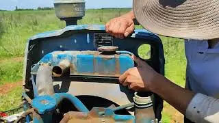 Démontage du radiateur du tracteur Ford 2000