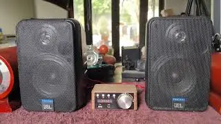 Wooden-cased amplifier for sale at 480k. Contact via Zalo 0911169961.