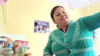 Subah subah kitchen mein khana banaa rahe hain 🥘🍲😋