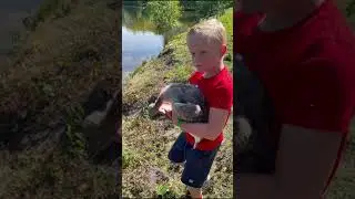 GANSJE LAG BEWUSTELOOS IN EEN VELD 😔DE NIEUWE FREEK VONK , RITCHIE VONK💥💯🦸&zwj;♂️ DE BABY GANS REDDER!