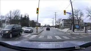 Mercedes-Benz driver attempts unsafe maneuver
