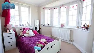 Edgwarebury Lane, Edgware, HA8