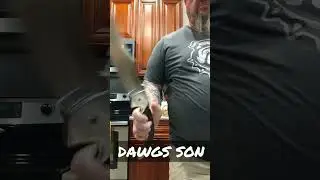 SAME KNIFE DIFFERENT KITCHEN GO DAWGS!!#shorts #knifereview #coldsteel #espada #spainish