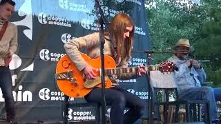 Bella Speelman perfoms at Guitar Town 2018
