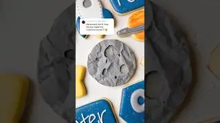 How to decorate a moon cookie with textured icing and craters #cookiedecorating #royalicing