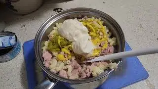Приготовление салата из макарон с тунцом