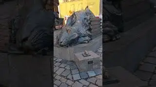 D&uuml;rer-Hase Skulptur. Burg. N&uuml;rnberg. Скульптура 