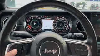 Jeep Wrangler JL digital instrument cluster cockpit dashboard speedometer CarPlay and Android auto