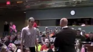 Leading Authority Hypnosis Expert Stuns Crowd!