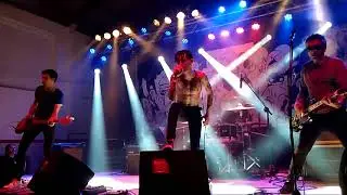JOHNNY THROTTLE - Stukas Uber Shoreditch + Job In The City (live Barreiro Rocks)