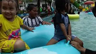Aisha, Aleeya dan Aa Faras bermain di Elang Waterplay Tasikmalaya - Oktober 2025