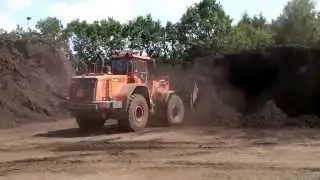Bodemverbeteraars laden op locatie West Brabant