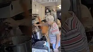 Jar Explodes On Granny 🥲