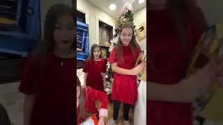 🎅🏻 EXISTĂ oare Moș Crăciun  🥺 Sad story Happy story 😱 Santa vs Mommy at shopping #shorts