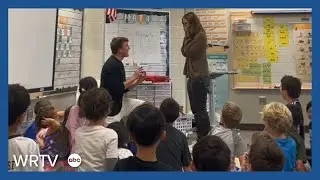 Elementary school teacher receives heartwarming proposal