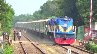 Dangerous Dust High speed Sundarban express Train ll Crossing Rail Bridge with Emd Gt42 locomotive