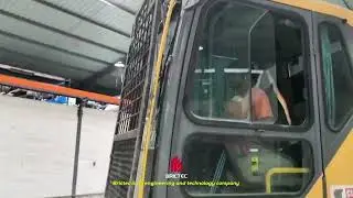 In Malaysia, these robots are being hoisted into position #brickmaker   #brickmaker #machinery