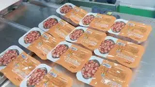 Automatic penut tray vacuum filling and sealing packing machine