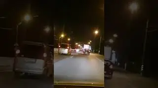 camion și drum noaptea &icirc;n Rusia