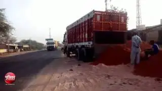 The illegal gravel is entering the highway shopkeeper