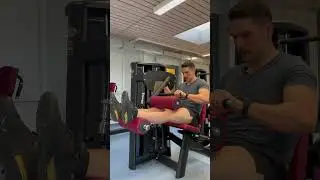 Как выполнять сгибание ног сидя