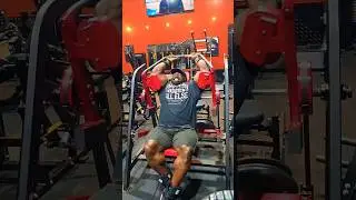 Samson Dauda's Lats Workout on Machine 🔥💪🏻 #shorts #gymmotivation #backworkout #gym #fitness