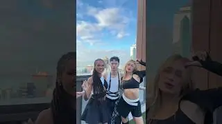 Desir&eacute;e, Sina Deinert & Krystian ao som de 