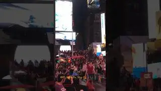 🌟 Midnight in Times Square | NYC Crowd Frenzy