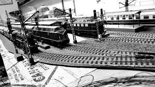 Modelleisenbahn / Model train H0 1930's Liliput Rheingold Express pulled by Trix BR15 001