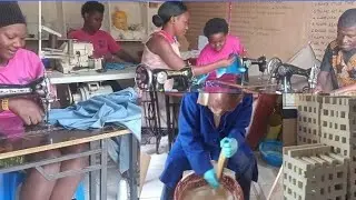 MUZEEYI AYIZE OKUKOLA SABUUNI ATE TUYINGIZA ABAYIZI EBEBY'EMIKONO 