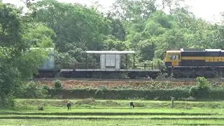 Twin WDG4D hauling BCNHL Freight Wagons