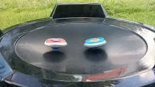 Beyblade Rock Libra 100WD vs Fury Capricorn 100HF