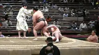Tochiseiryu (2-1) - Kagamio (3-0) , Sumo : Natsubasho '19