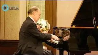 Acclaimed Pianist Performs at Intimate Hotel