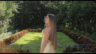 Laura Buitrago - Right Place Right Time (Visualizer)