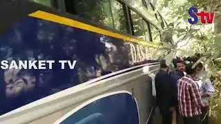 Odisha : Close shave for passengers after tourist bus touches live wire | Sanket Tv