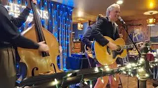 Al Simon & the Saturn Kings performing 
