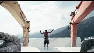 How does people work in Carrara marble quarry?