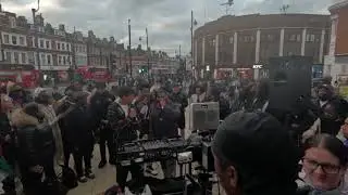 DJ AG Online в Brixton Square arist Чайная банка.