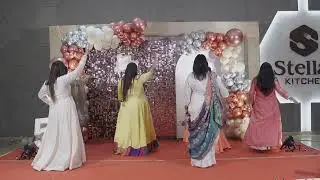 performance 5 girls group