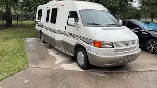 2000 VW Winnebago Rialta RV 22QD.  Before the remodel.