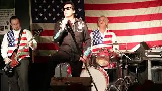 Todd Herendeen sings the Roy Orbison song 'Oh Pretty Woman' Memphis 2015