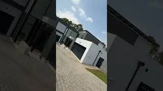 🌟 Expansive Open Plan Living: Dining room, open kitchen, lounge, covered patio with built-in braai