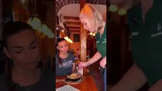 Wenn die Kellnerin dein Essen kostet...