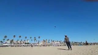 Flying a Panying Eagle Glider at Kite Party 盘鹰风筝