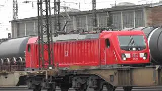 DB Cargo AG mit 187 100 und gemischtem G&uuml;terzug
