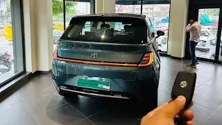 MG Windsor EV Essence 2025 Review (Price, Features, Range)